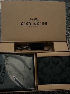 Coach Black Signature Wallet and Key Fob Gift Set